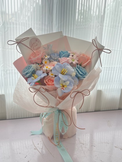 Blush & Sky Bouquet 粉蓝花束