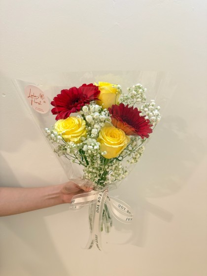 Sunshine & Scarlet Bouquet 暖阳红焰花束
